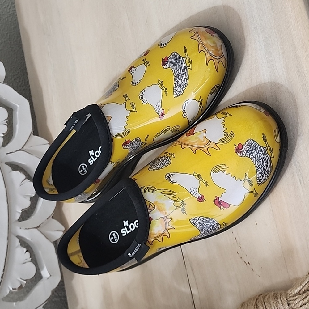 Women's Waterproof Garden Shoe, Chicken Daffodil Yellow Size 8